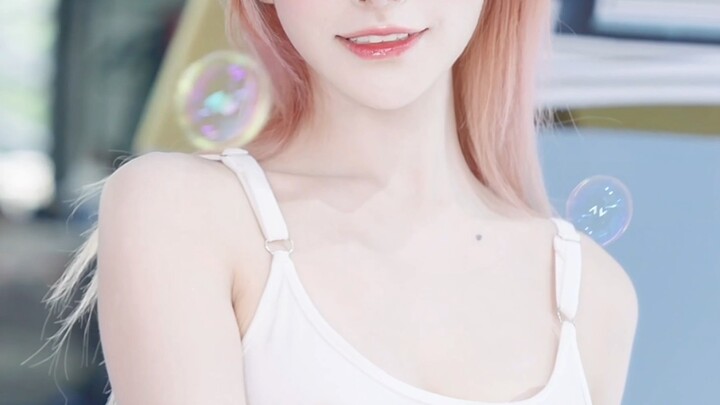 Lebih suka cosplay asli atau cosplay biasa?