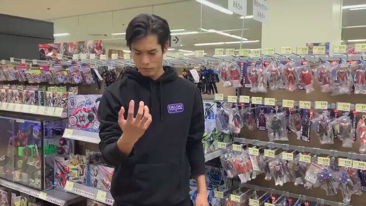 买不起特摄玩具的时候