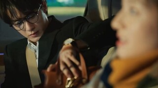Có rất nhiều diễn biến tâm lý khi tôi tìm thấy mặt dây chuyền. Thật là buồn cười.