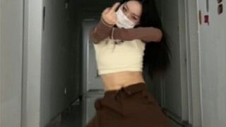 هذا المقطع المُجمّع لا يُصدَّق كم هو جميل! "pink venom" و "worth it"