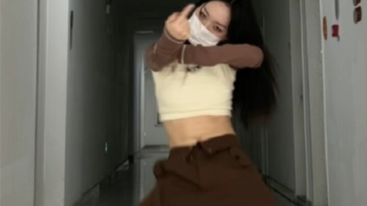 هذا المقطع المُجمّع لا يُصدَّق كم هو جميل! "pink venom" و "worth it"