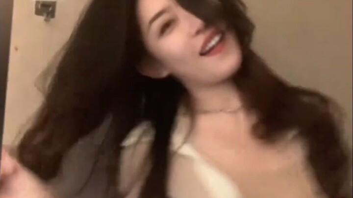 ยิ้มแล้วสวยจริงๆ @DY-เสี่ยวฟ่านฟ่าน