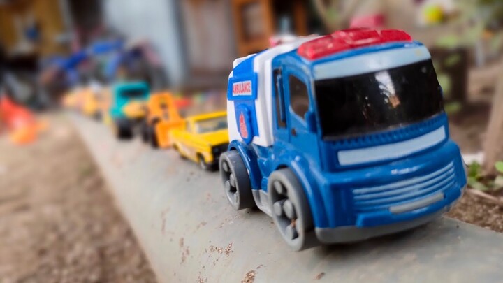 Mencari Mainan Anak Excavator, Mobil Ambulans, Motor Skuter, Mobil Molen, Mobil Pemadam