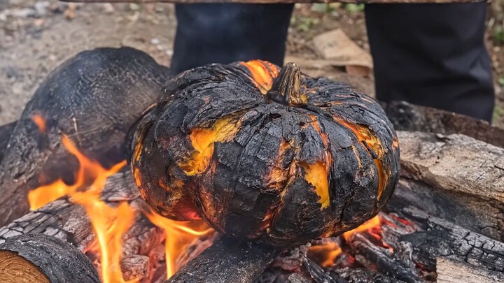 Pumpkin vs Knife