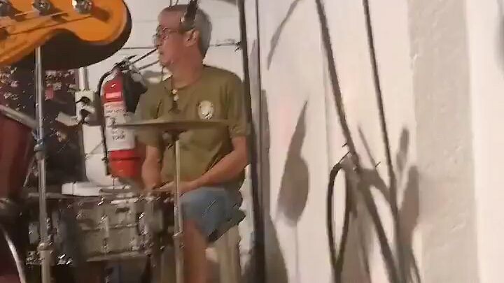 ikaw ung mag adjust sa vocalist nio 🤣