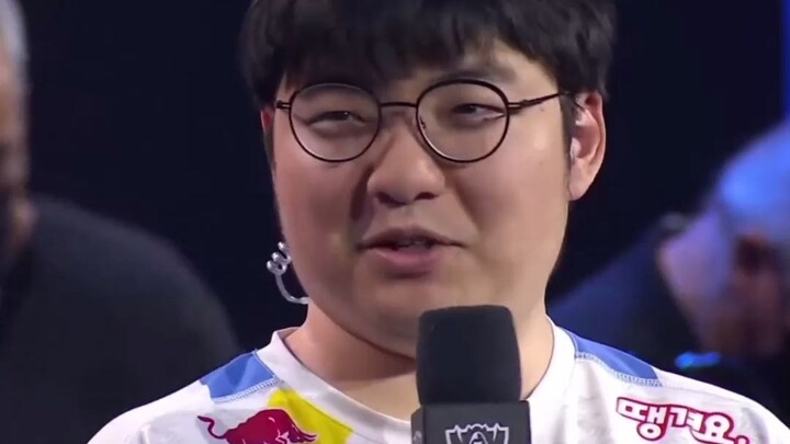 原神哥哭诉今天打不了原神很焦虑，大哥今天更新啊