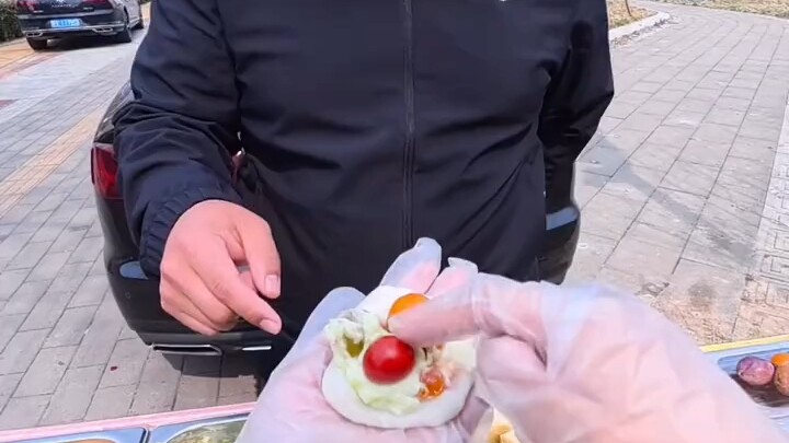 พี่ชายกลับถึงบ้าน ภรรยาถามว่า: วันนี้กลับดึกจังเลยนะ? พี่ชายตอบว่า: ถ้าอยากเลิกก็เลิก!!