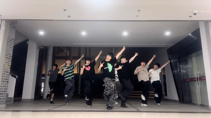 8 Military Training Performances Prepared by Zhejiang University Seniors