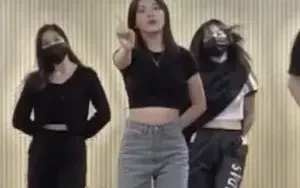 เวลาเซลฟี่หน้าเรานี่เต็มจอ แต่ถ้าเธอบอกให้เรารอเราก็เต็มใจ