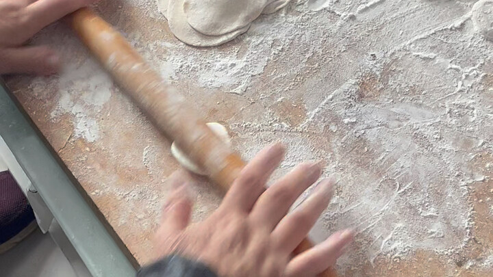 Giờ phút này tôi mới hiểu mẹ mạnh mẽ đến nhường nào.