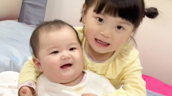 تجربة الأم أو الأب من منظور الشخص الأول مع الطفل