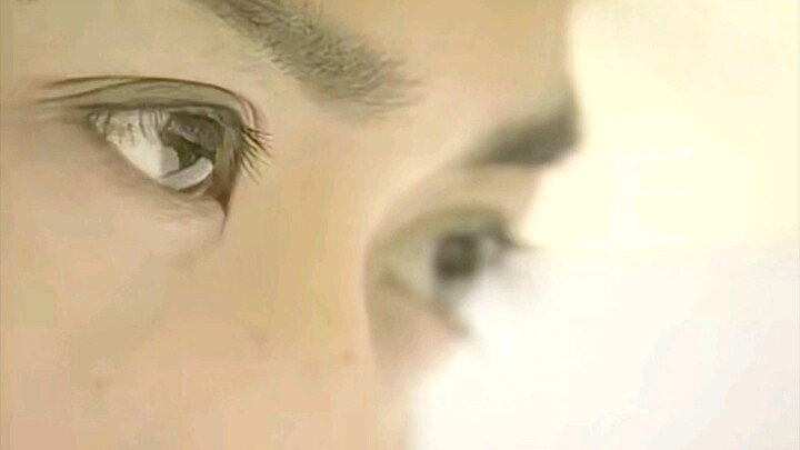 Sword-like eyebrows and eyes shining like stars