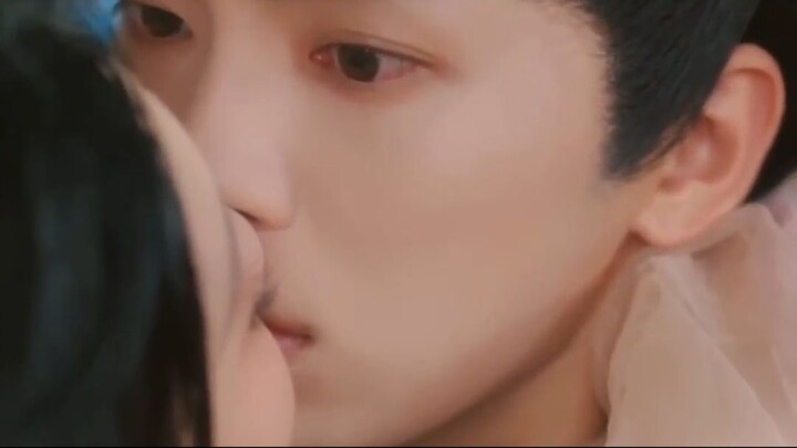 MY SISTER SOLD ME TO HIM… NOW HE WON’T LET ME GO! 姐姐把我送给残王！ 没想到他竟爱上了我！