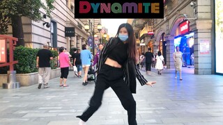 Nhảy cover "Dynamite"- BTS trên đường phố Vũ Hán