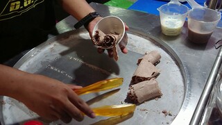 Chocolate cookie mania ice cream ไอติมผัด ท้อปปิ้งตามใจชอบ