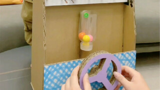Dad made a big toy for his child out of a delivery box and he didn't even watch TV