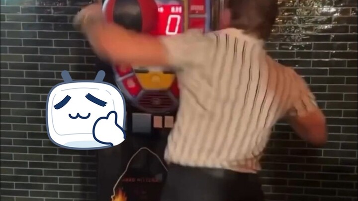 سأجرب جهاز قياس القوة قليلاً~ هه