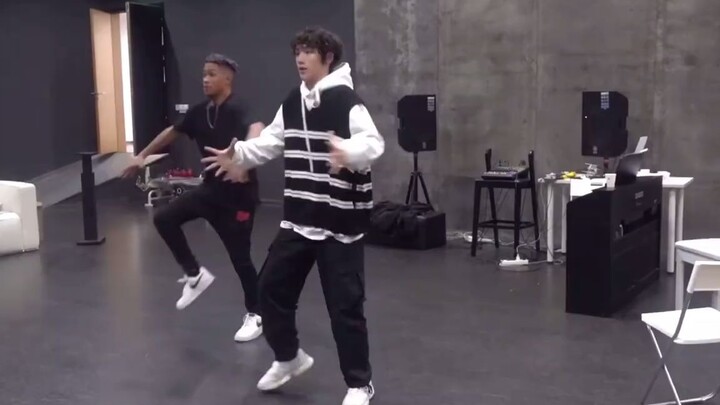 [Times Youth League] Ding Chengxin's dance moves are so cool! Come and feel Ding Ge's continuous sho
