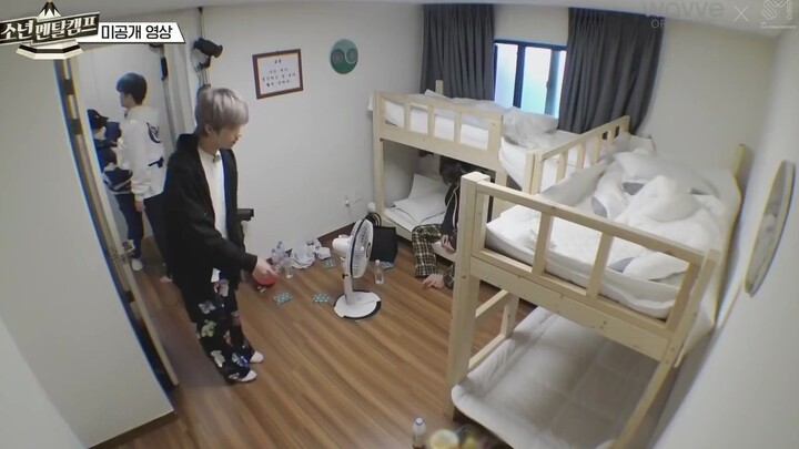 Kak Renjun, boleh gak aku makan keripik kentang ini?