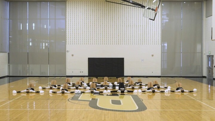 Màn nhảy cổ vũ với bóng hoa này quá đỉnh, thật tuyệt vời