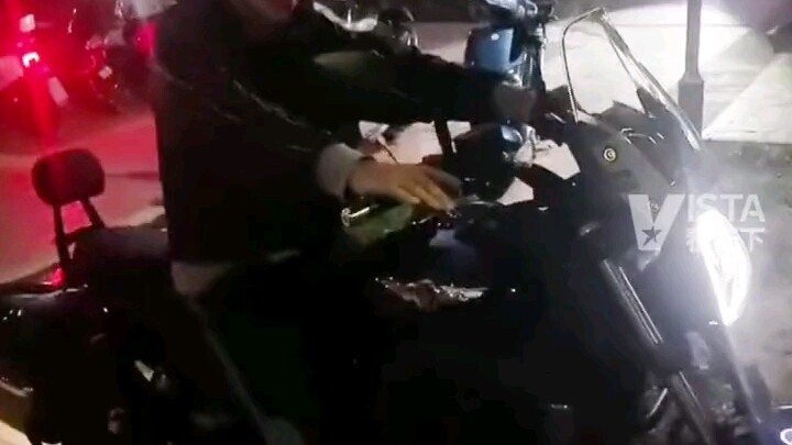 Cô gái âm thầm mua xe máy, gắn biển số xong rồi dành tặng chồng như món quà sinh nhật bất ngờ: “Anh 