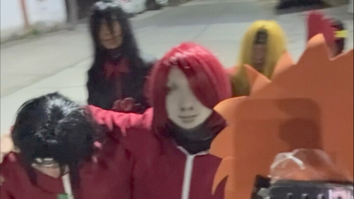 晓组织聚会后出来散个步