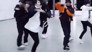 The dance of Times Youth League in the practice room is yyds