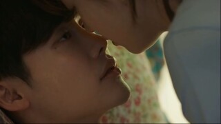 K-Drama W Two World Han Hyo Joo Kiss Lee Jong Suk Moment