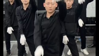 张诗尧600万粉丝庆祝舞