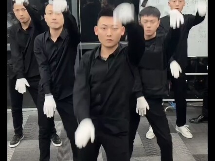 张诗尧600万粉丝庆祝舞