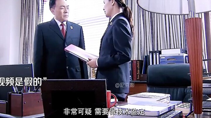 Con gái thi đỗ đại học nhưng bị nhà trường đuổi ra, bố là trưởng phòng thẳng thừng quát mắng lãnh đạ