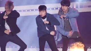 Do Kyungsoo is worthy of being the third lead dancer of EXO. His dance style is different from other