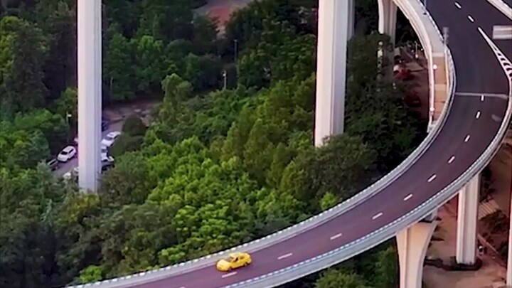 现在晓得为什么重庆出租车叫做黄色法拉利了撒