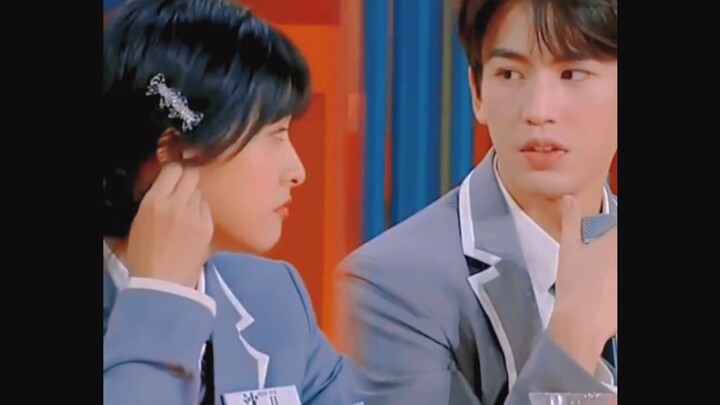 Quá rõ ràng! Anh ấy không hề che giấu tình cảm dành cho Trần Tiểu Hy, và bộ phim thanh xuân yêu thíc