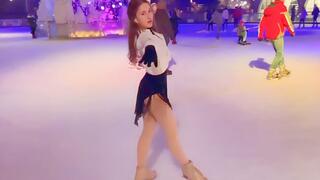 [Sports]A Ukrain girl skating to the song <Mo He Wu Ting>