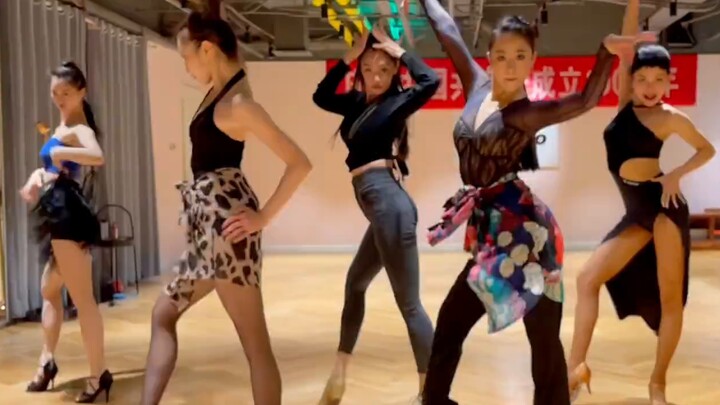 [Brother Chuanzi] How can you not love the beautiful Latin girl group of Beijing Dance Academy?