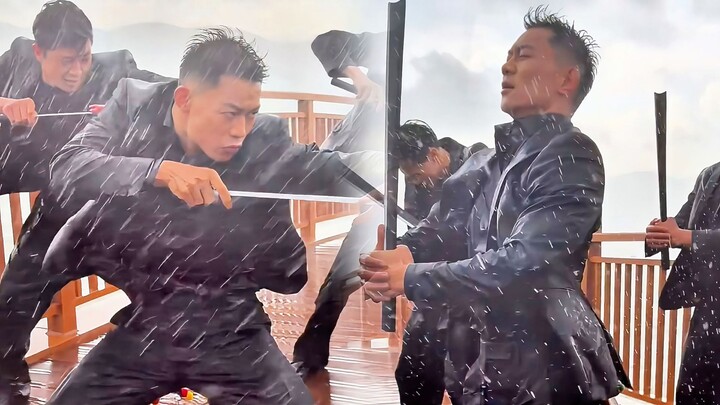 Spontaneous knife dance in the torrential rain goes viral! Surpassing 120 million views and taking t