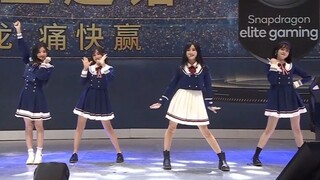 【Duan Yixuan, Su Shanshan, Hu Xiaohui, Chen Qiannan】"Eyes On Me" Wanita Gagak Betina Benar-Benar Luc