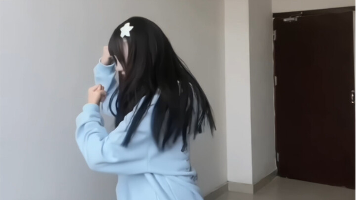 I was still a little embarrassed to transform into Yingyue in the dormitory. I ran to the corridor b
