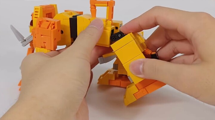 Use building blocks to restore the super beasts and arm the super beast gods! The enemies in front o