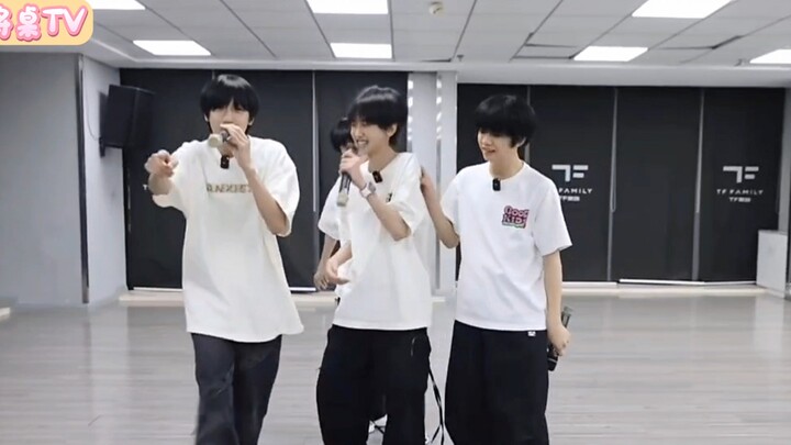 [TF Family 4th Gen] 2026 and still reminiscing about… Hey, girl over there, look this way! Such a fr