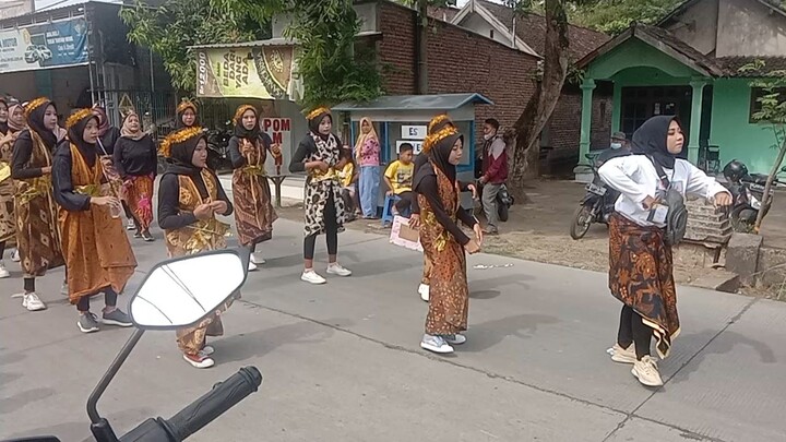 pokok hadir 😜😜😜