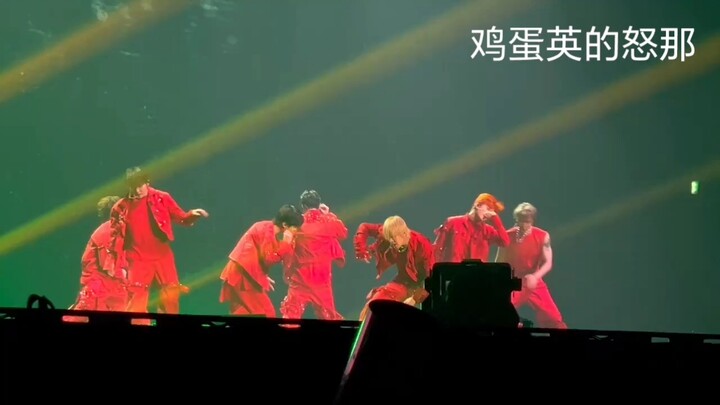 พี่ฟาไฉจัดเต็มบนเวที คิมโดยองเด็ดจนเพื่อนร่วมทีมหันมองกลับมา!