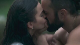 [Movie/TV]Is That Kissing Or Biting?