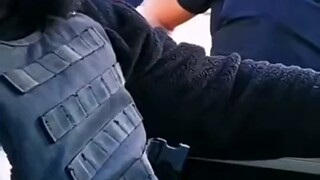 فقط وجه المسدس في الاتجاه الذي تقوله.