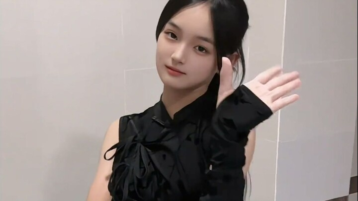 [Fun Take] Classical Music Performed by Sister Xuan’s Hands and Brother Yang’s Face