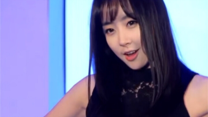 @Stellar Jin Jiaying lace cheongsam + black silk W This is definitely the reason why you get home on