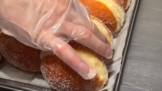 I mean, do we really have to coat it in that messy powder? Suddenly, it doesn't taste as good anymor