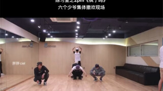 Phòng tập 2pm "Điên rồi sao" - Sáu quý công tử cùng nhau quậy tưng bừng trên sân khấu