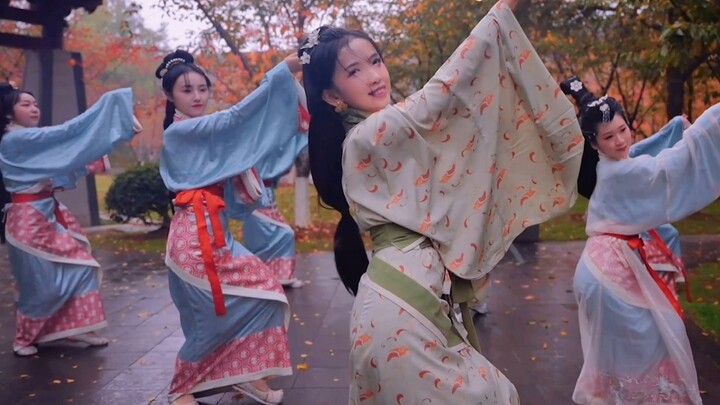 There are many fellow sisters here who invite you to wear quju and dance "The Land of Etiquette"